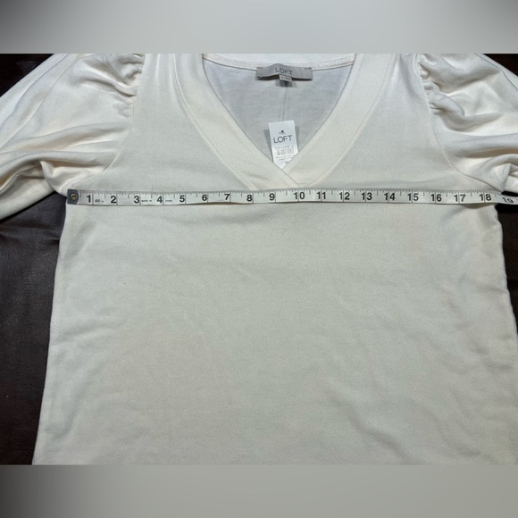 New LOFT V-neck Puff Sleeve Sweater Blouse Cream Women medium neutral minimalist - Picture 12 of 12